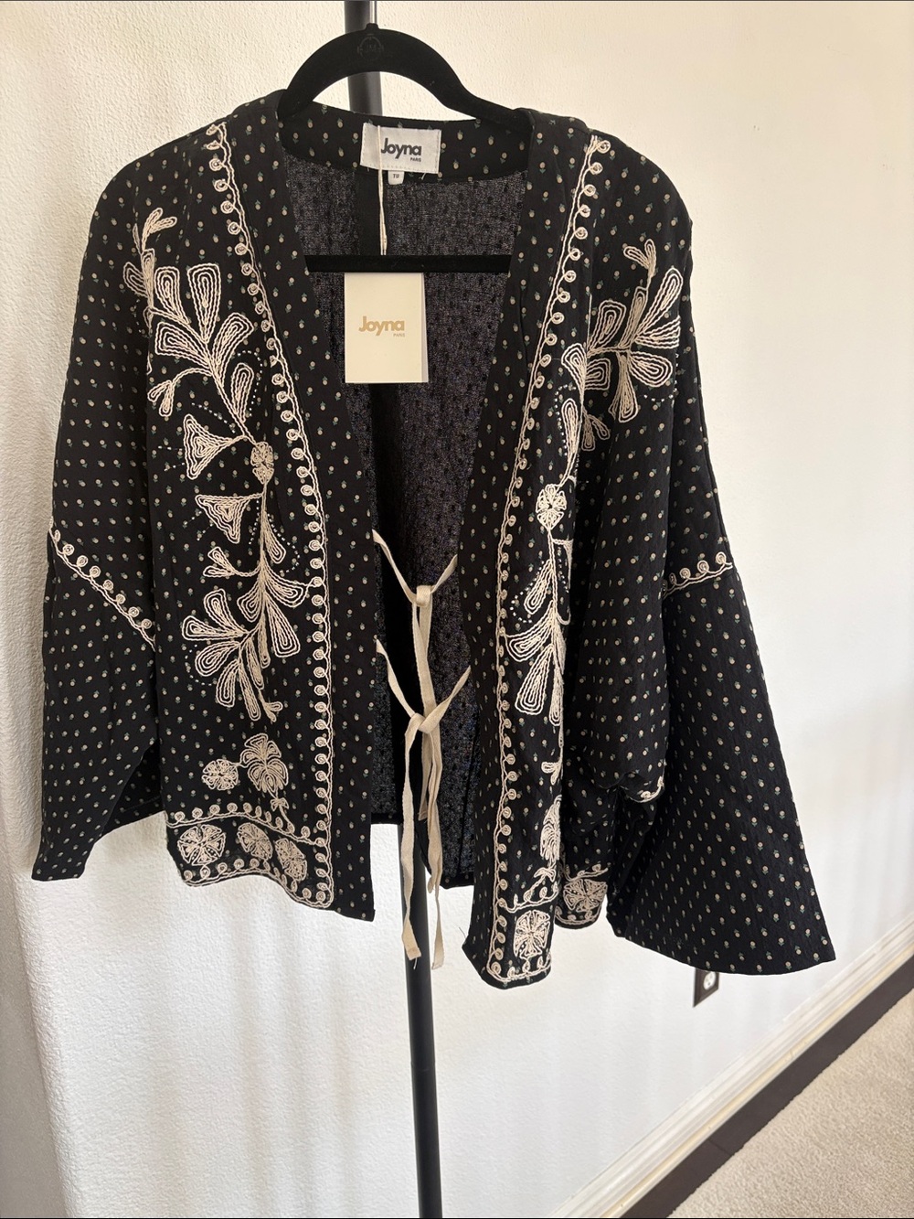 Joyna Paris Embroidered Jacket NWT One Size